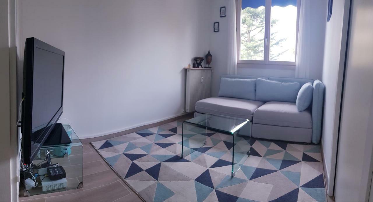 Chambre Privee Entre Paris Et Disneyland Apartment Noisy-le-Grand Luaran gambar